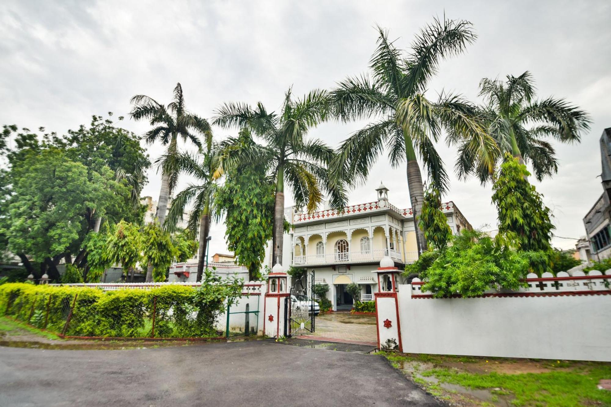 OYO Flagship 47097 Hotel Raj Kesar Tirath Bagian luar foto