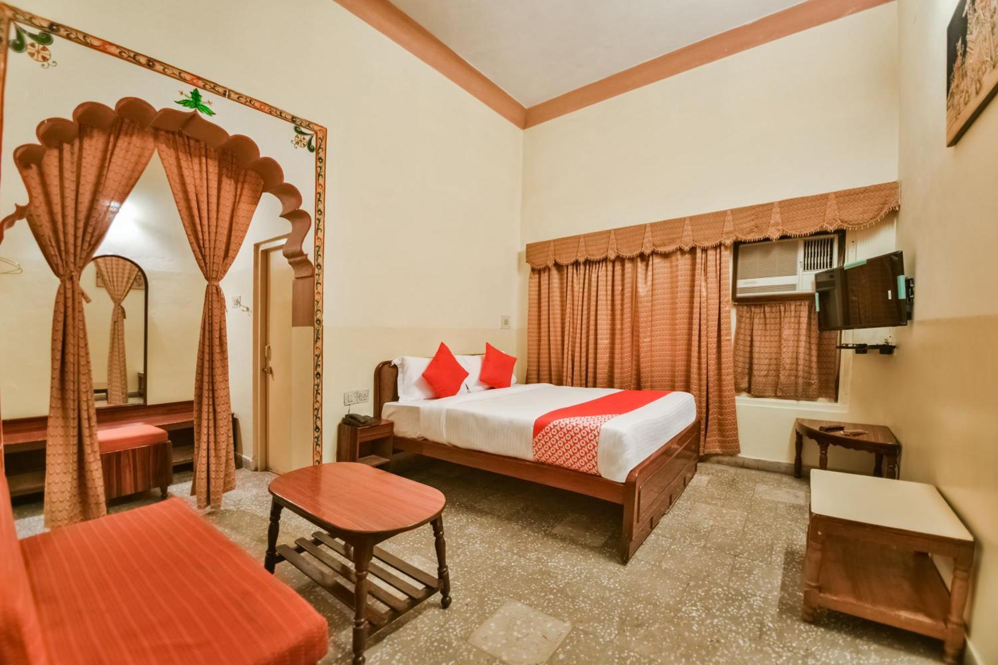 OYO Flagship 47097 Hotel Raj Kesar Tirath Bagian luar foto
