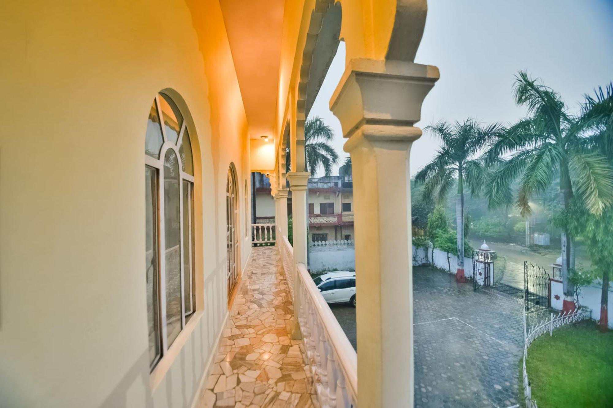 OYO Flagship 47097 Hotel Raj Kesar Tirath Bagian luar foto