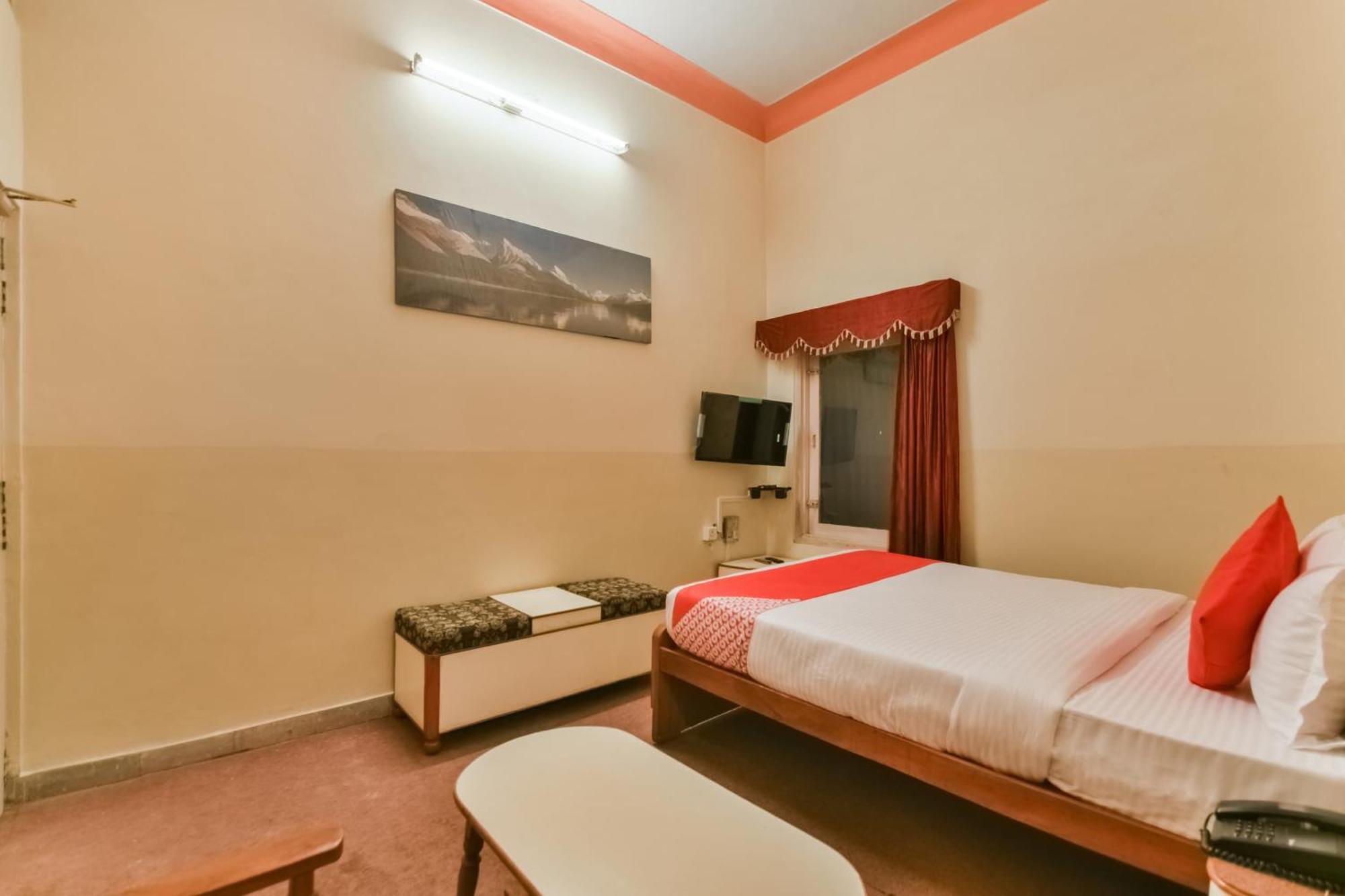 OYO Flagship 47097 Hotel Raj Kesar Tirath Bagian luar foto