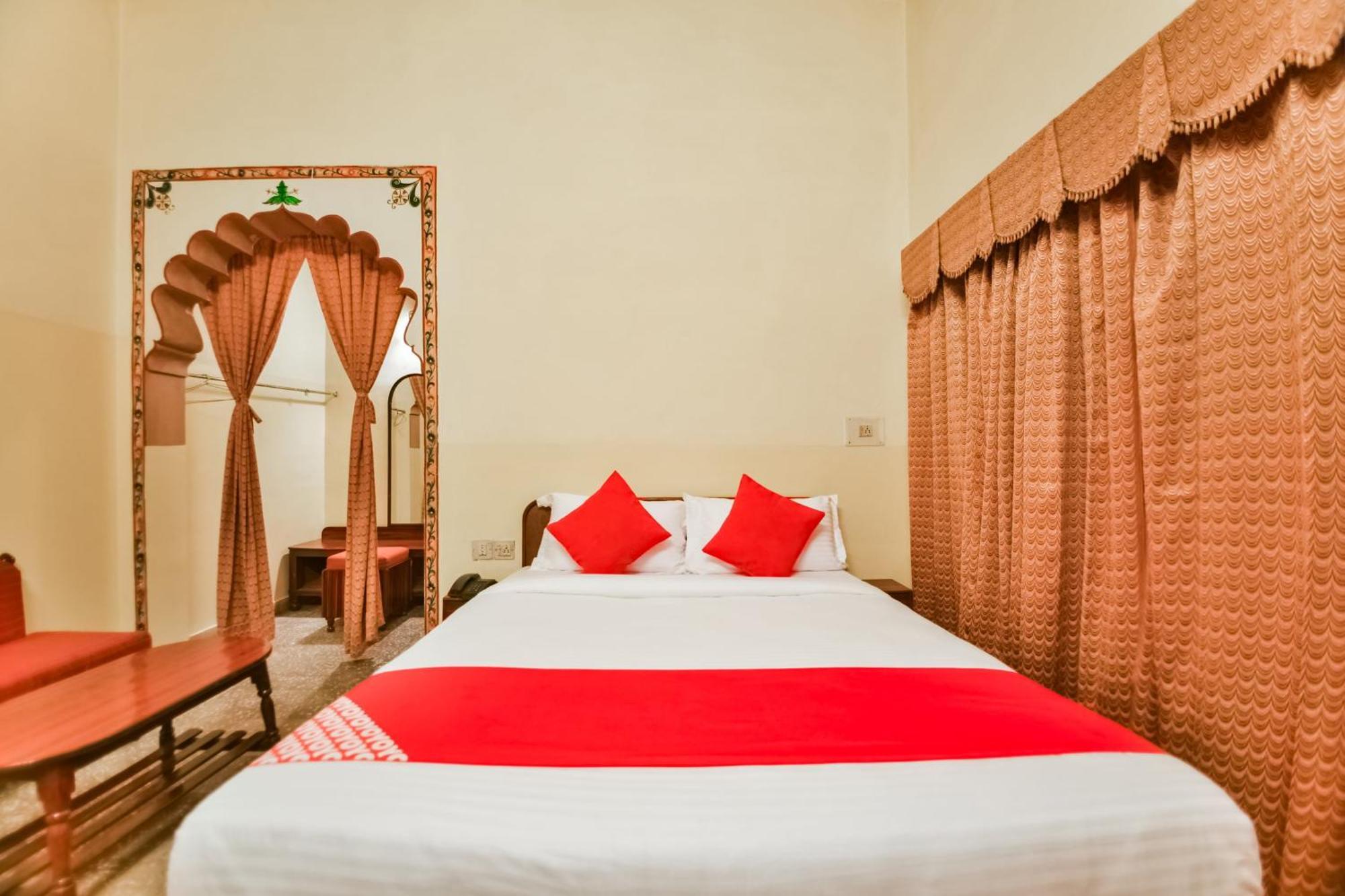 OYO Flagship 47097 Hotel Raj Kesar Tirath Bagian luar foto